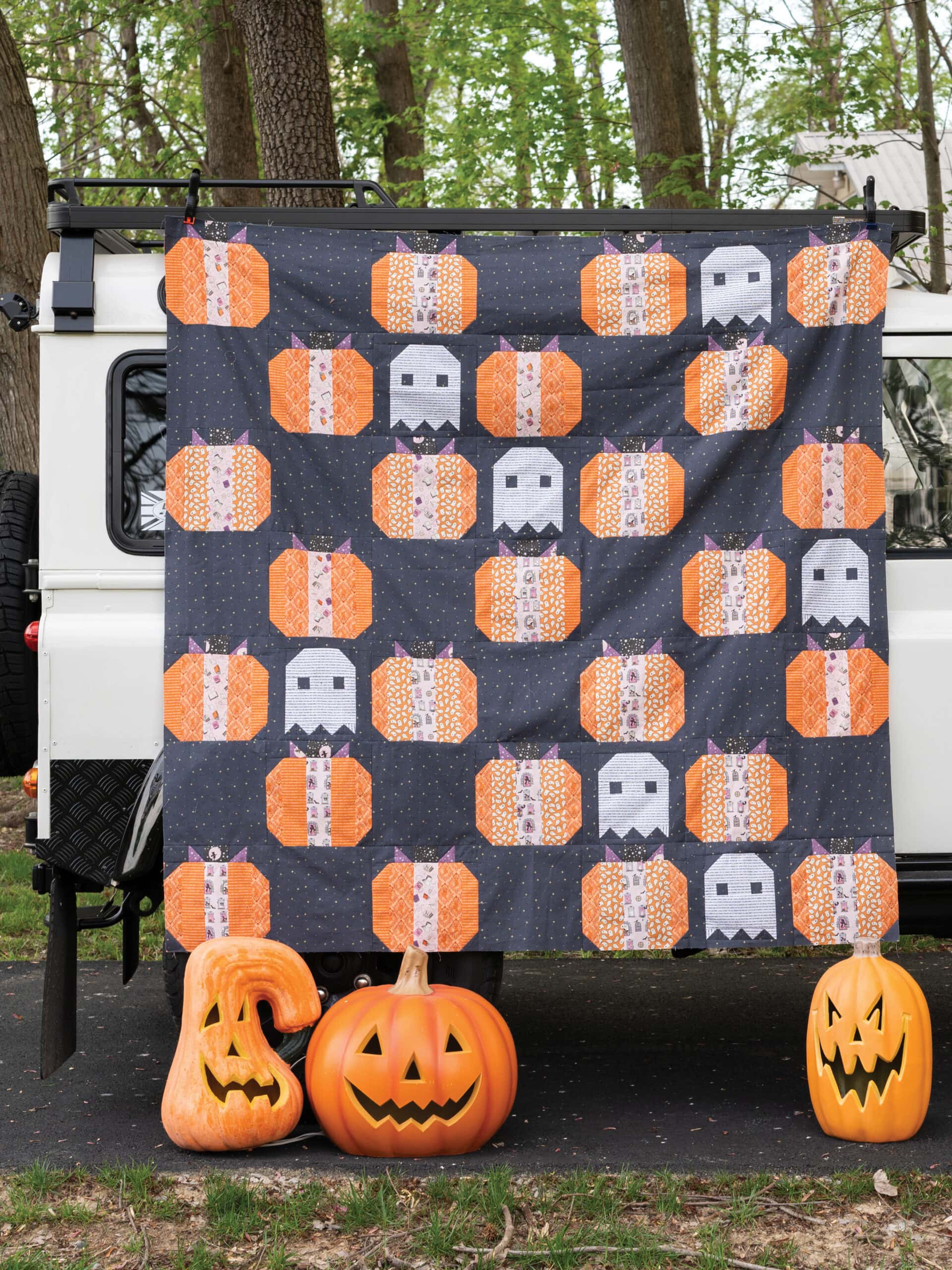 quilt pattern with ghosts and pumpkins