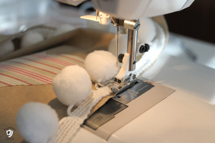 pom pom trim on sewing machine